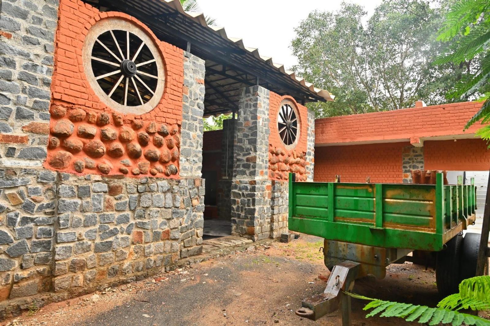 Pathayam Inn Tiruvannāmalai Eksteriør billede